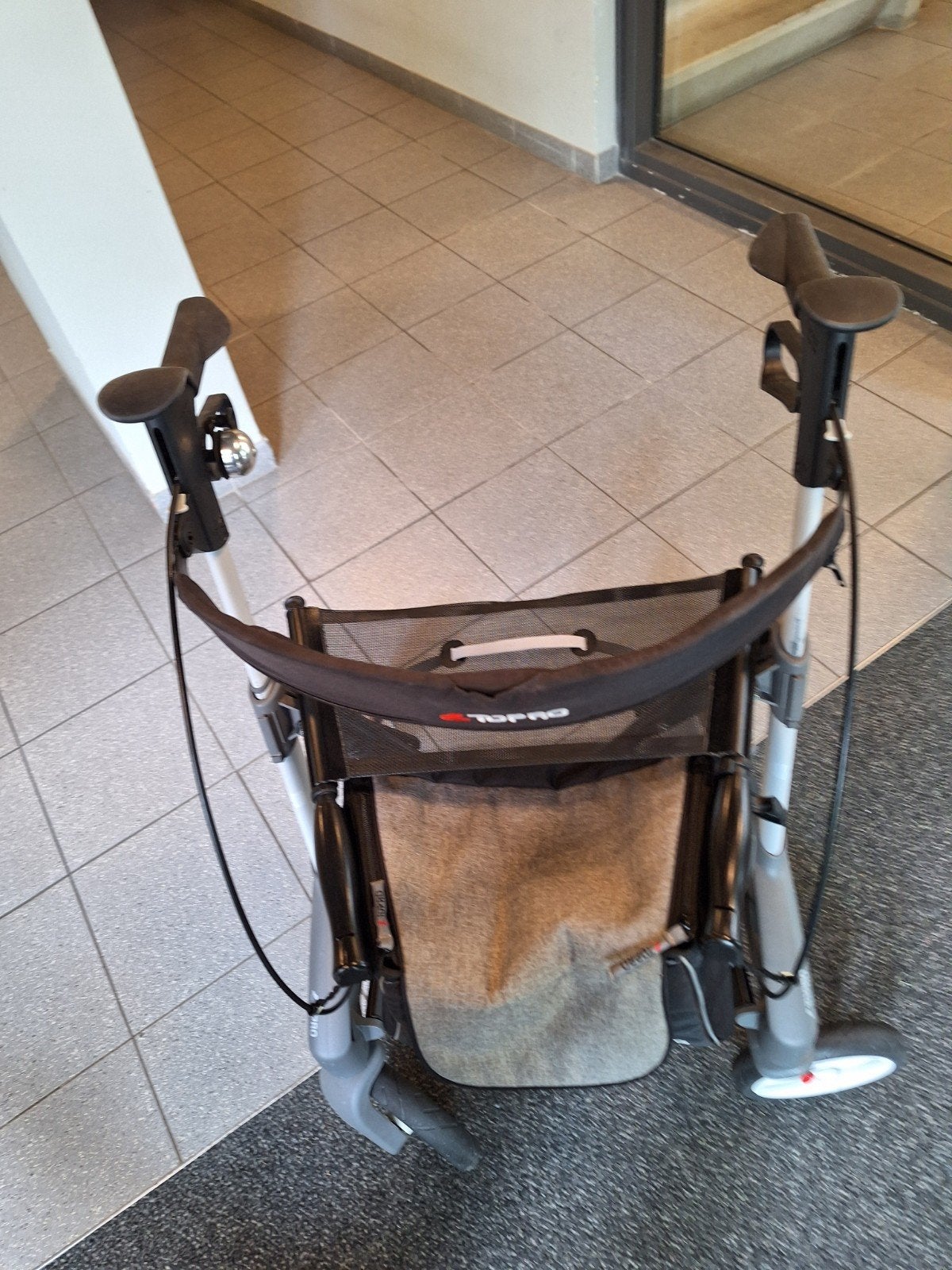 Foto 20 van Rollator lichtgewicht topra troja 5Glees beschrijving NW.ST