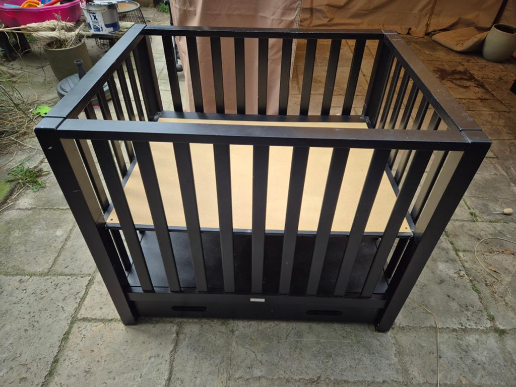 Een nette Zwart houten Baby Box ( TWF )s, Kinderen en Baby's, Boxen, Ophalen, Gebruikt