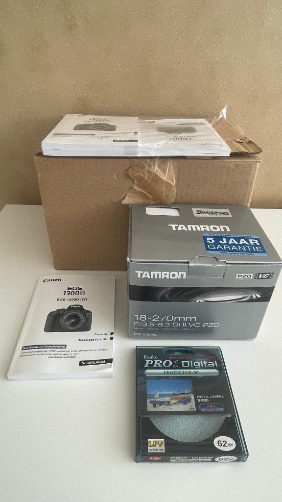 Canon EOS 1300D set + Tamron 18‑270mm lens + accessoires, Ophalen of Verzenden, Zo goed als nieuw, Canon, 8 keer of meer