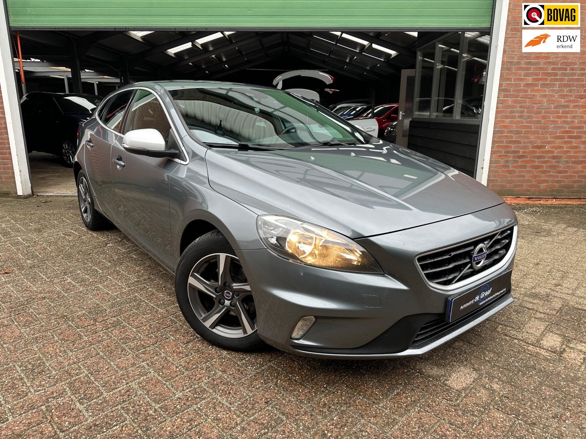 Volvo V40 2.0 D2 R-DESIGN|CRUISE/PDC/NAVI/TREKHAAK/BLUETOOTH, Auto's, Volvo, Voorwielaandrijving, Gebruikt, Euro 6, 4 cilinders
