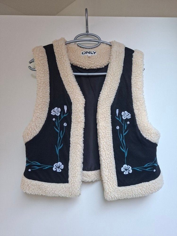 Zwart teddy gilet ONLY - maat XS 34, Kleding | Dames, Only, Zwart, Ophalen of Verzenden, Maat 34 (XS) of kleiner