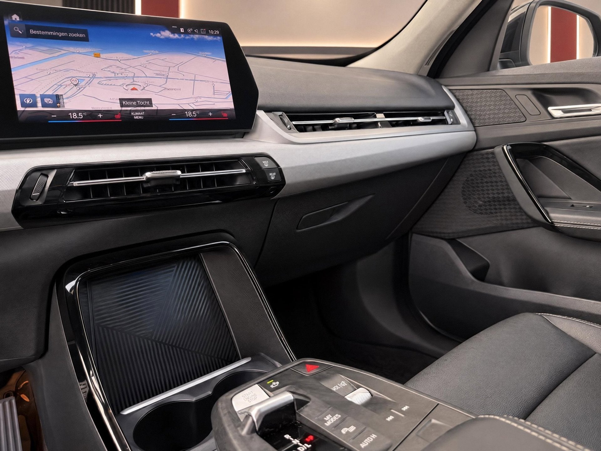 BMW X1 SDrive18i 136PK Aut. | Camera | Carplay | 19" M-Sport, Dealer onderhouden, 136 pk, Gebruikt, Met garantie (alle)
