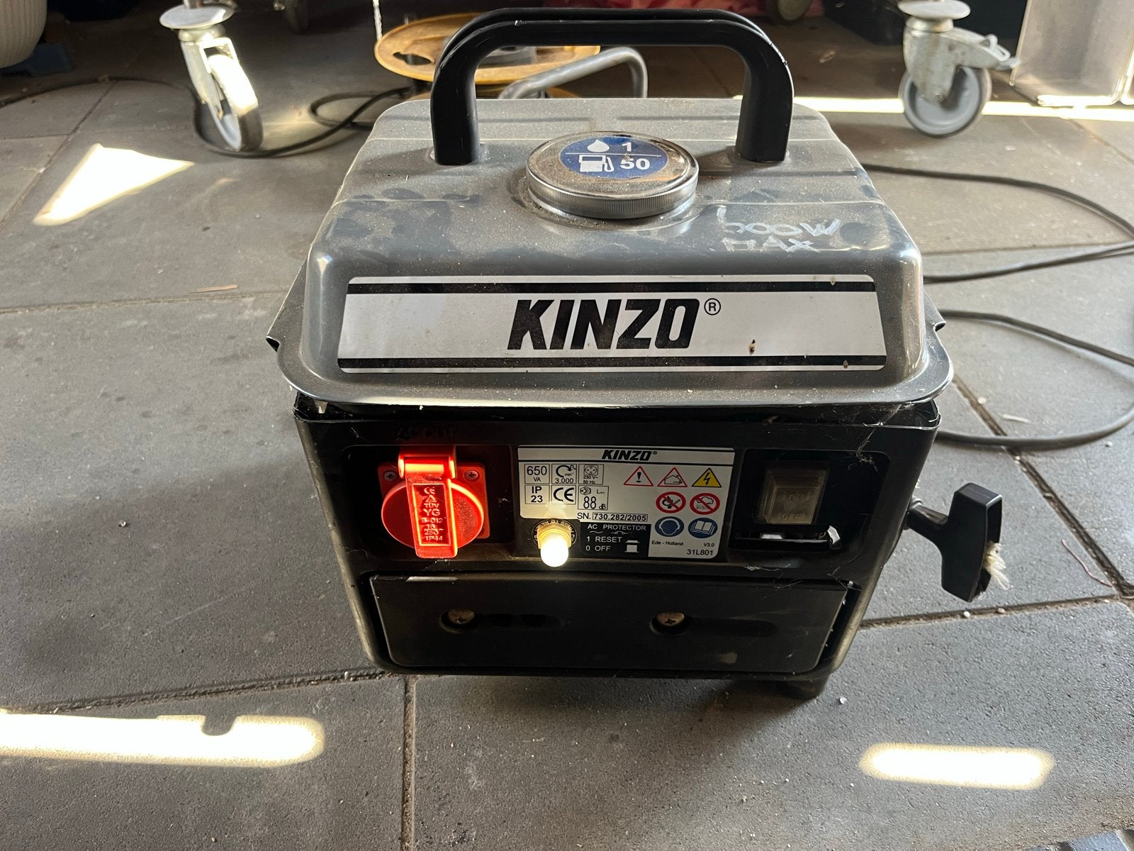 Kinzo Benzine Aggregaat 650 VA - Compact en Draagbaar, Ophalen, Gebruikt