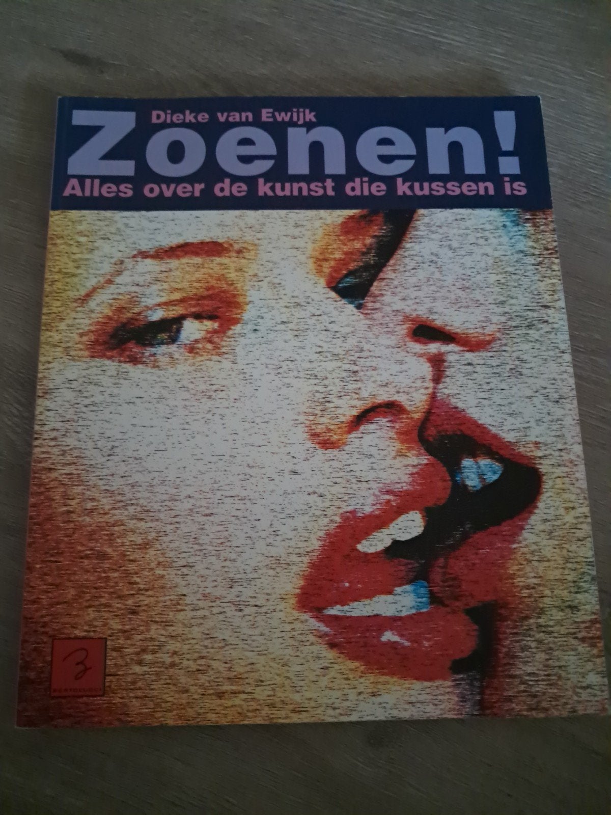 K5 Zoenen! Alles over de kunst die kussen is - Dieke van Ewi, Ophalen of Verzenden, Gelezen, Dieke van Ewijk, Nederland