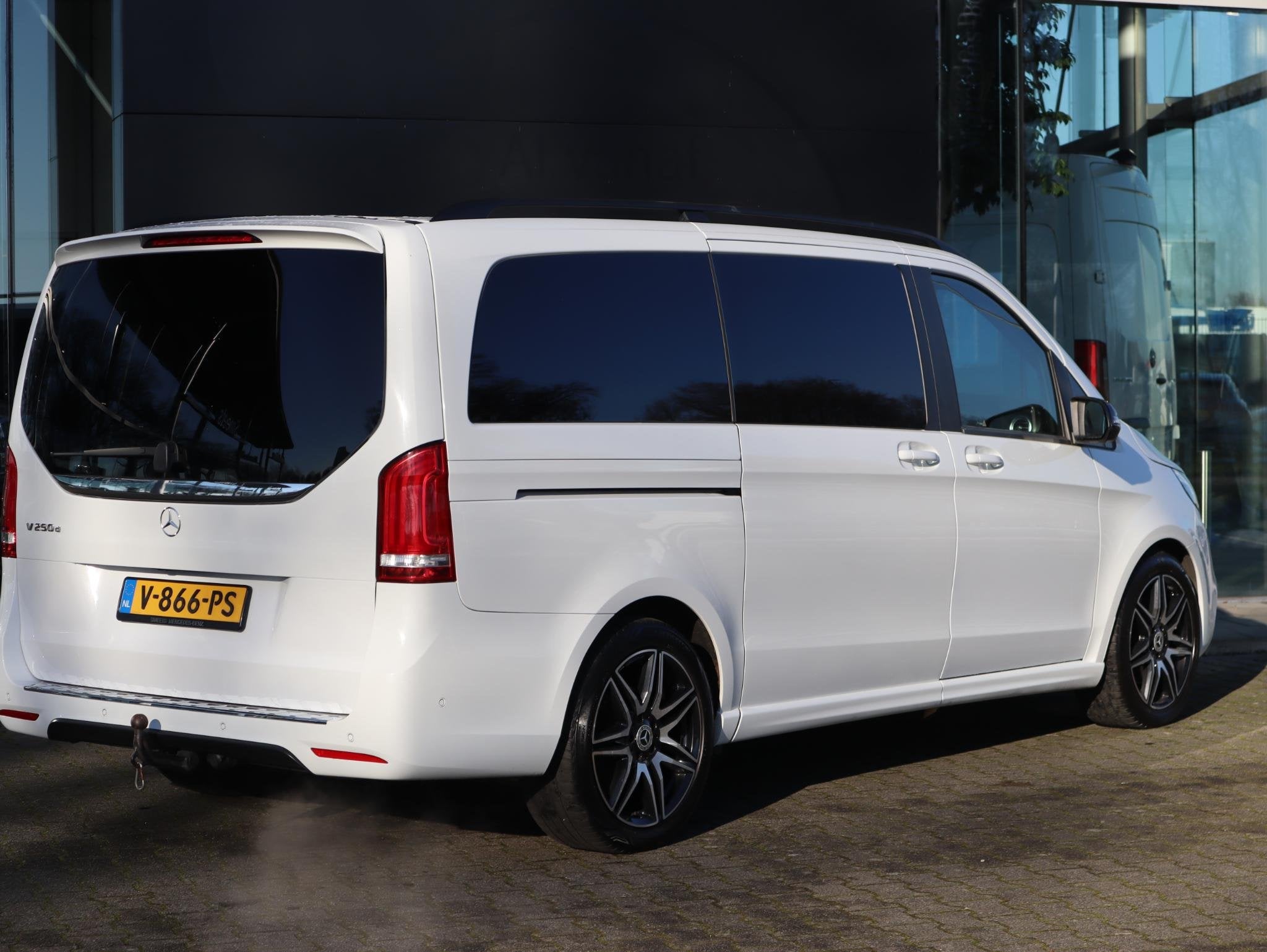 Mercedes-Benz V-klasse 250d DC AMG AVANTGARDE DISTRONIC, Auto's, 12 maanden, 2500 kg, Wit, Bedrijf