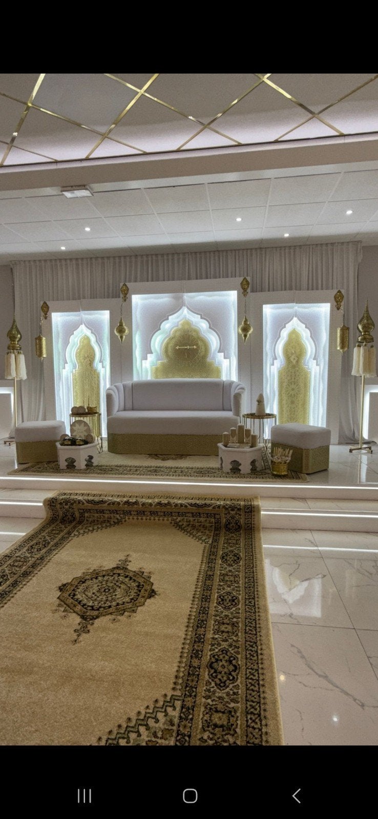 Luxe Witte Bank met Gouden Details -  henna stage, Ophalen of Verzenden, Zo goed als nieuw