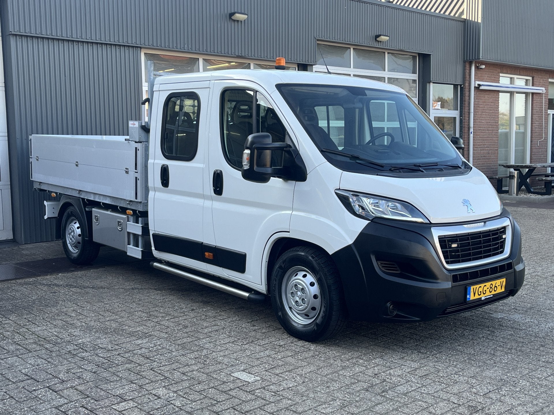 Peugeot Boxer 435 2.2 BlueHDi 165 L3 DC Open laadbak Kipper, Voorwielaandrijving, Stof, Gebruikt, 4 cilinders