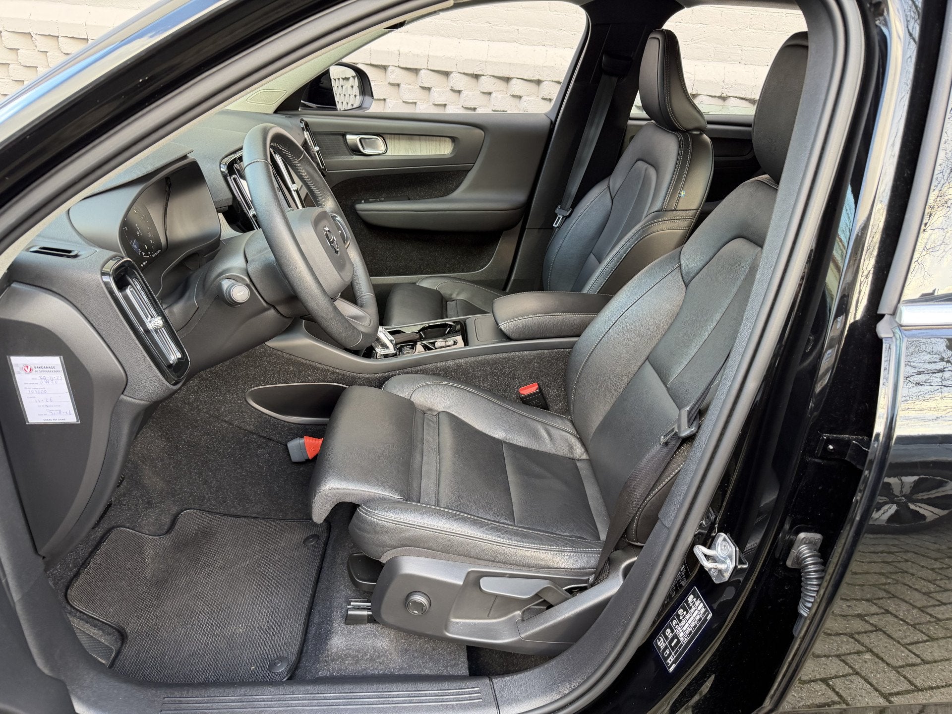 Volvo XC40 2.0 B4 Inscription Leer Stuur/stoel verwarming vo, 1969 cc, Zwart, Bedrijf, Hybride Elektrisch/Benzine