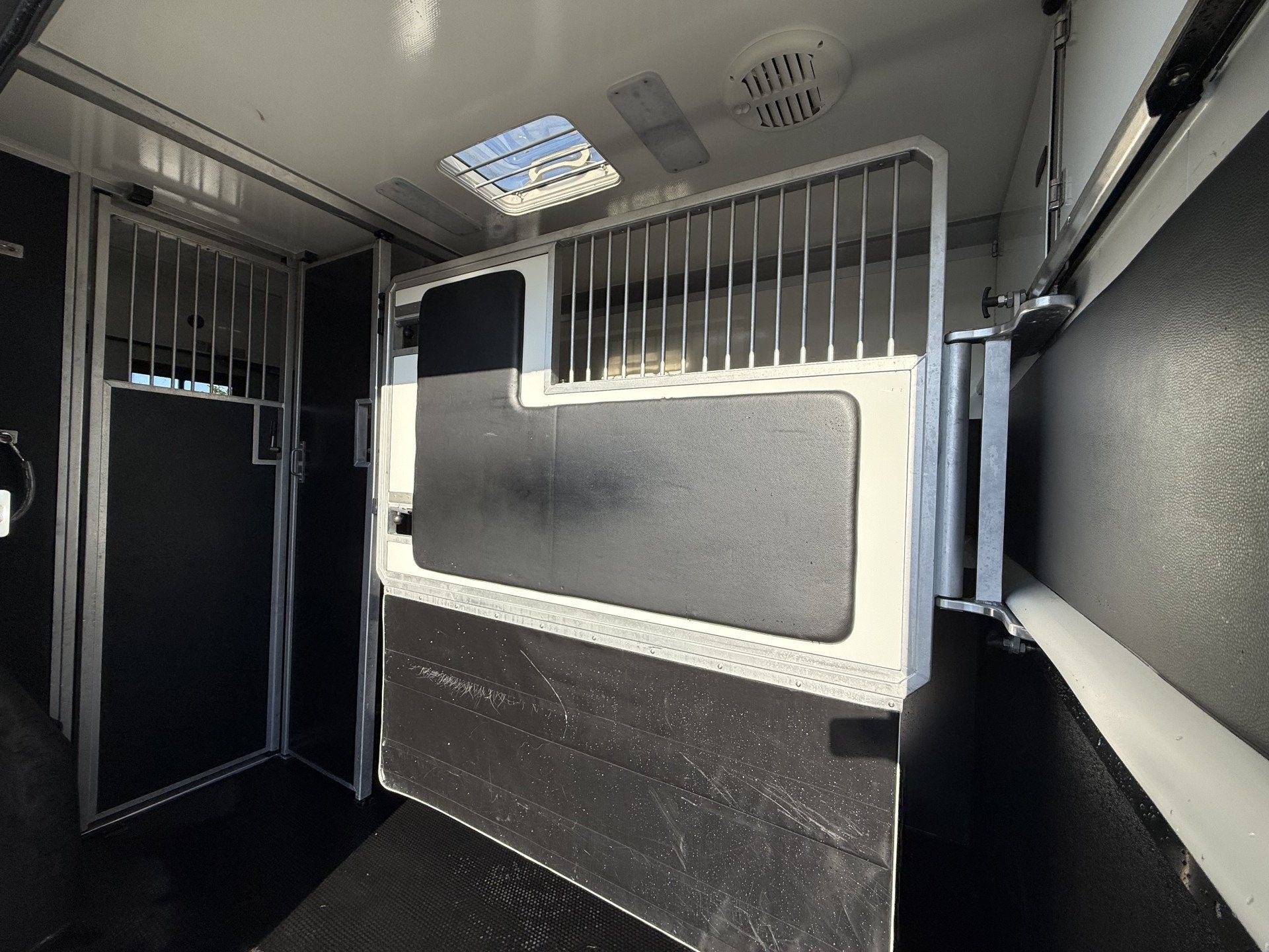 Ford Transit | HORSETRUCK | STX | STALLION 2XL | 2022 | AUTO, Weduwestraat 12
4884MV  WERNHOUT, NL, Paardenwagentje NL | MVV HORSETRUCKS