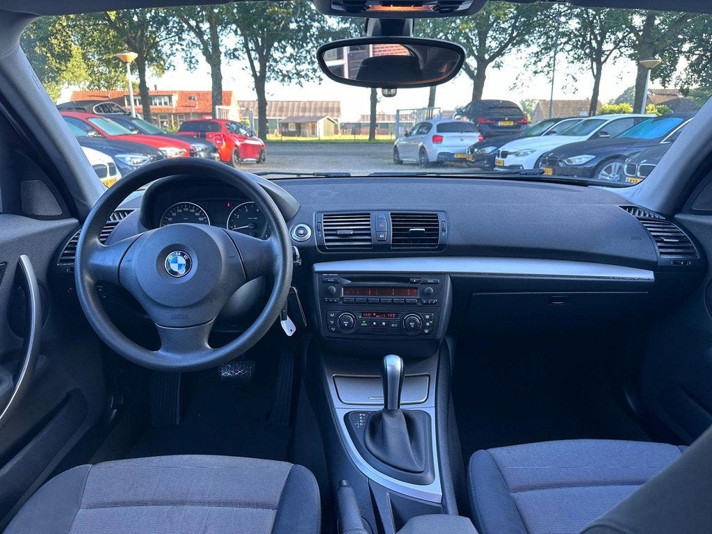 BMW 1-serie 118i|Nieuwe Ketting + Klepseals|Automaat|Airco|C, Auto's, BMW, Zwart, 4 cilinders, 129 pk, 650 kg