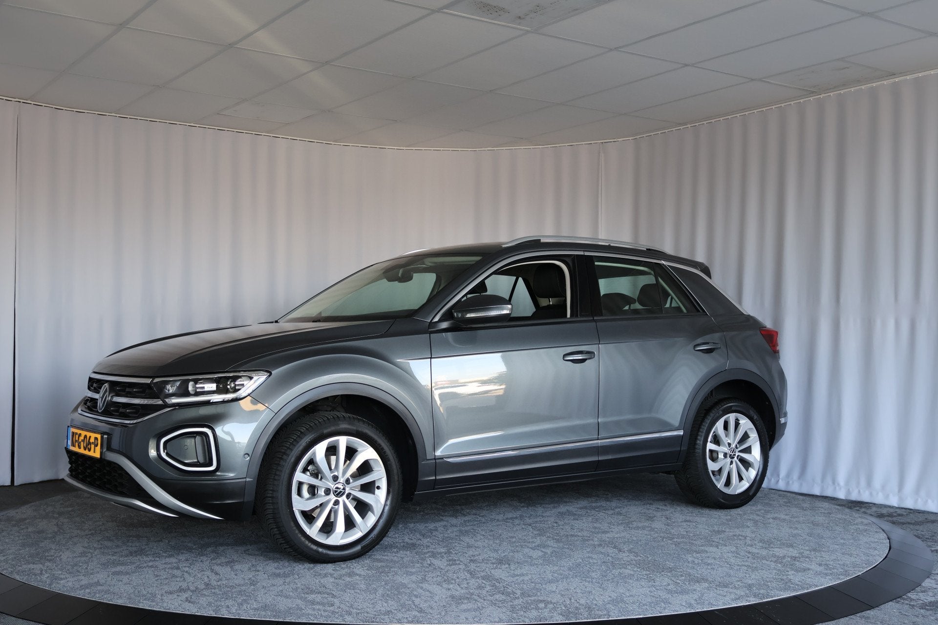 Volkswagen T-Roc 1.5 TSI Life Business, Keyless, ACC, IQligh, Auto's, Dealer onderhouden, Stof, 4 cilinders, 1253 kg