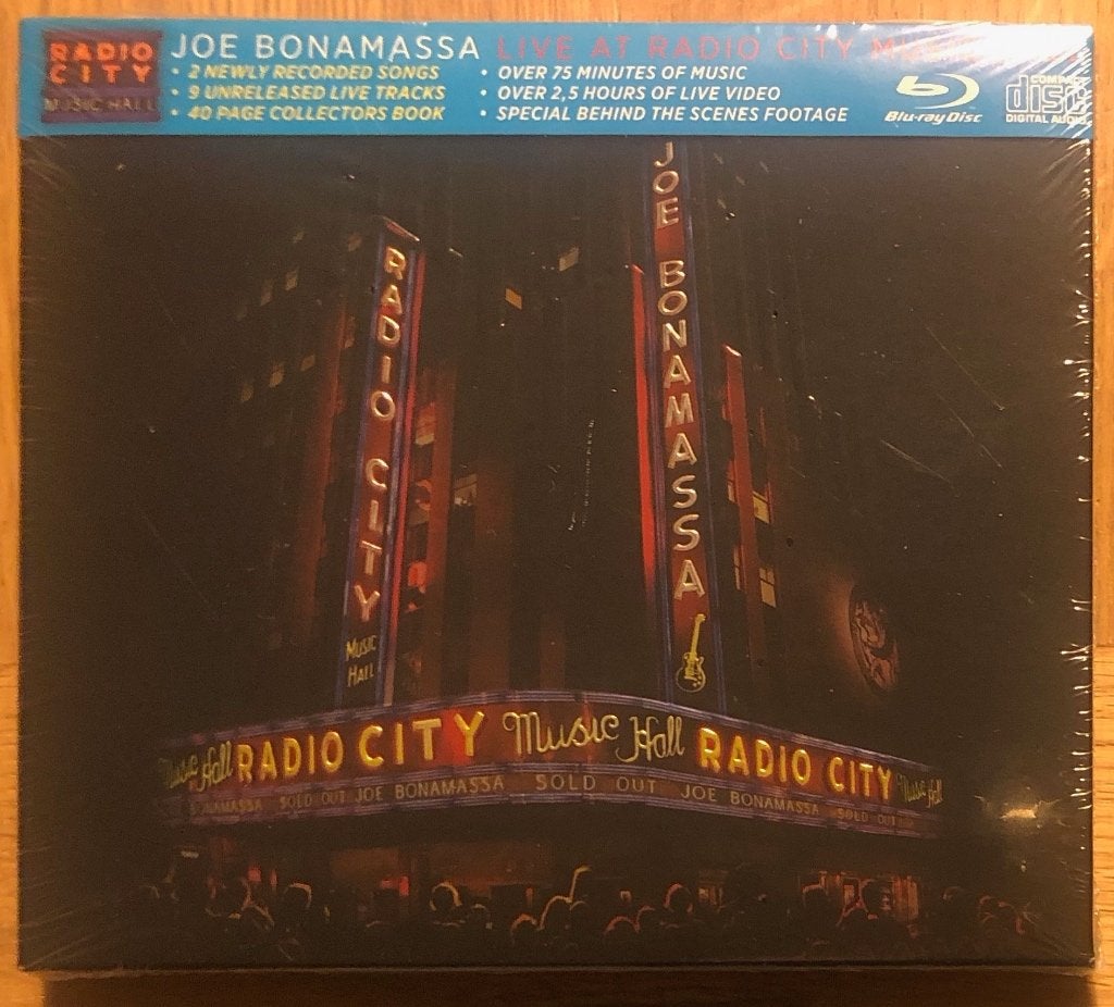 JOE BONAMASSA - Live at Radio City Music hall NYC (CD & DVD), Ophalen of Verzenden, Zo goed als nieuw, Blues Rock, Inclusief DVD