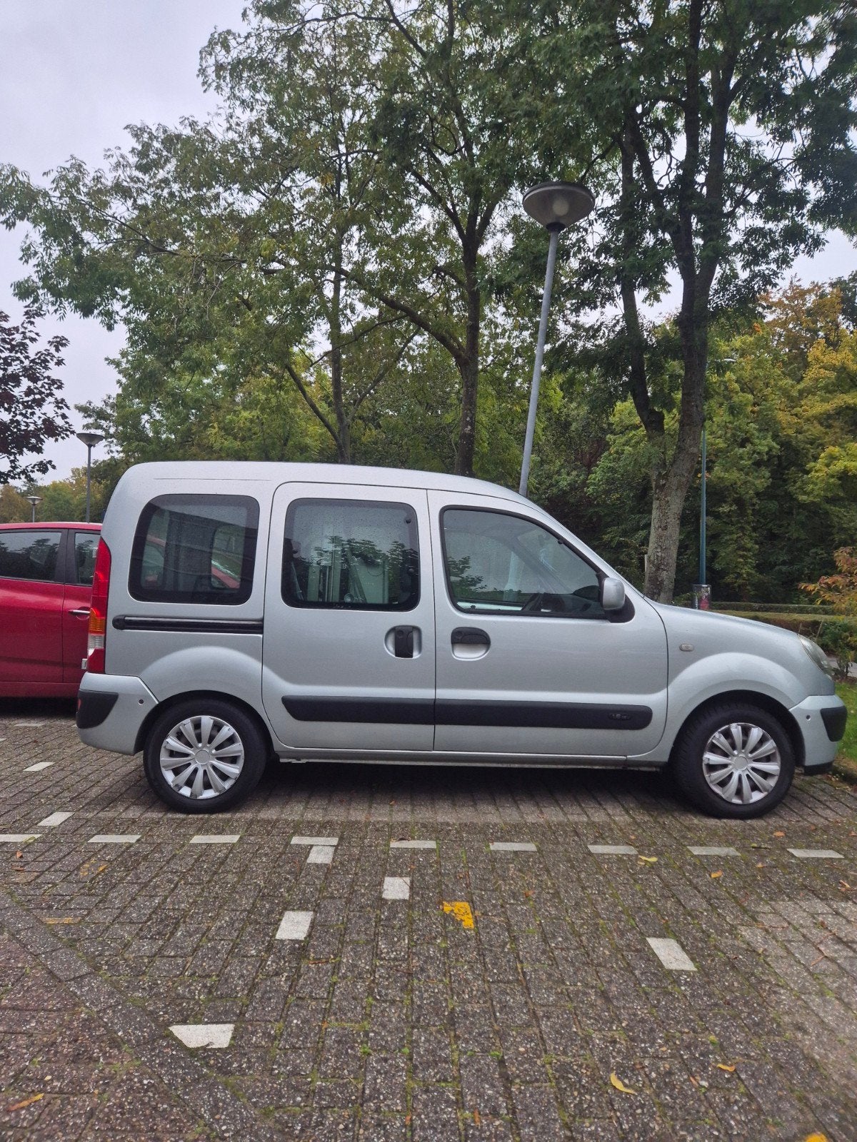 Renault Kangoo 1.6 16V AUT 2007 rolstoelauto vol automatisch, Auto's, Alcantara, 49 €/maand, 1420 kg, Voorwielaandrijving