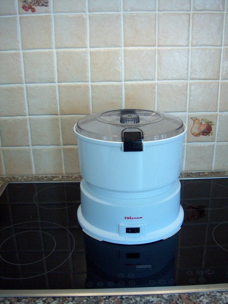 NIEUWSTAAT elektrische aardappelschrapmachine TRISTAR, Overige typen, Ophalen of Verzenden, Zo goed als nieuw, Wit