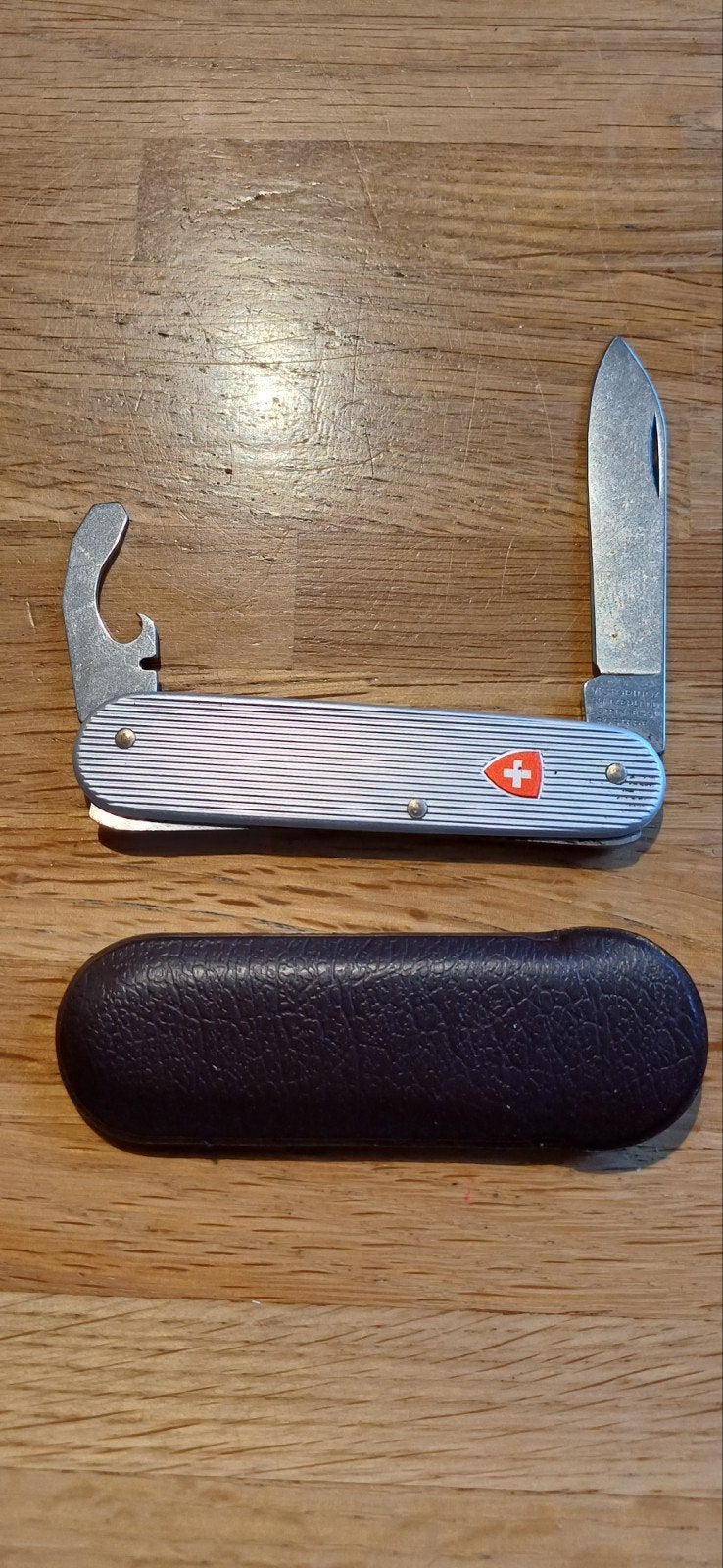 Zwitsers zakmes  met etui, Verzenden, Landmacht, Mes of Dolk
