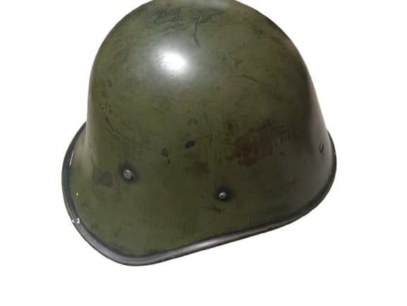 Nederlandse helm doorgebruikt., Verzamelen, Ophalen of Verzenden, Nederland, Helm of Baret