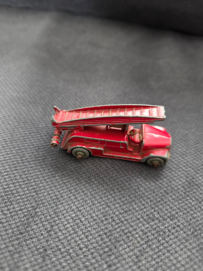 Matchbox Lesney Dennis Brandweerwagen nr. 9 (1955) Vintage, Ophalen of Verzenden, Gebruikt, 1:50 tot 1:144