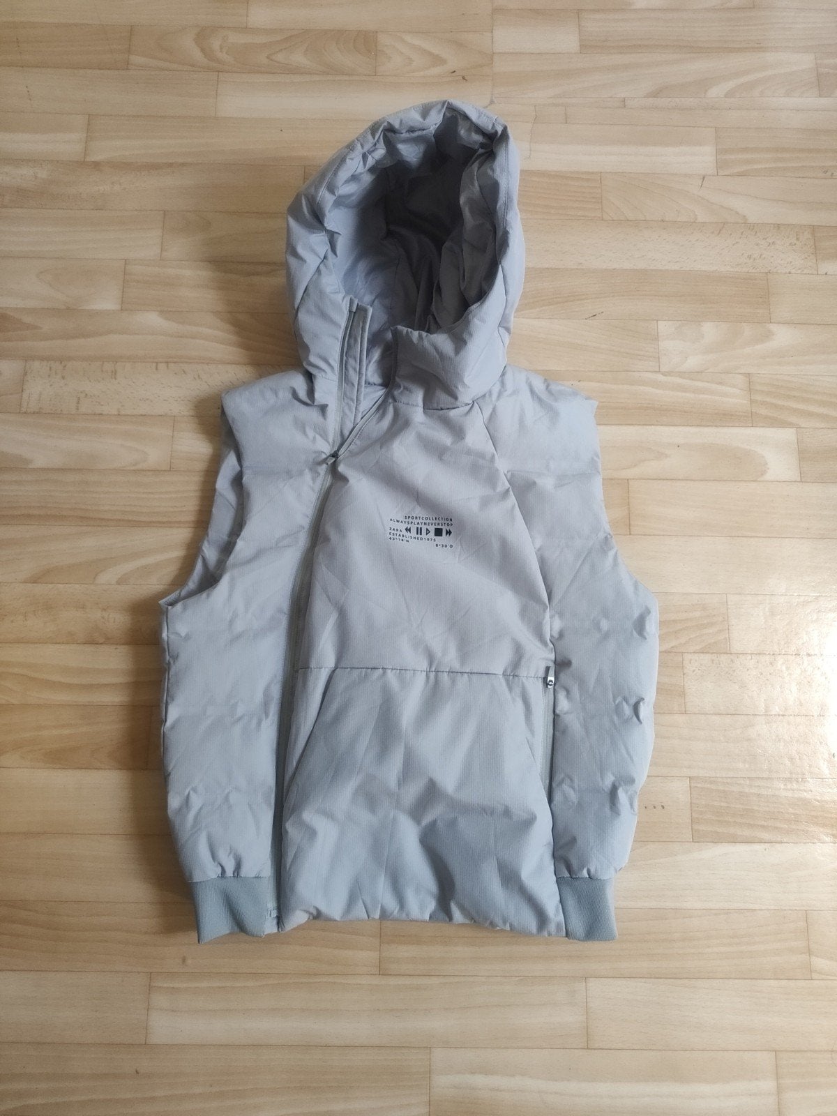 nieuwe sportieve bodywarmer voor jongens merk Zara mt 152, Nieuw, Ophalen of Verzenden, Zara, Jongen