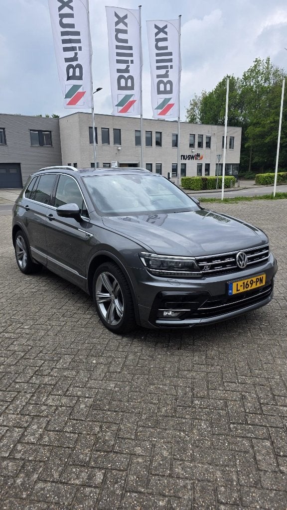 Volkswagen Tiguan 2.0 TDI Rline,360 camera, Panodak, Zwart, 4 cilinders, 2000 kg, Diesel