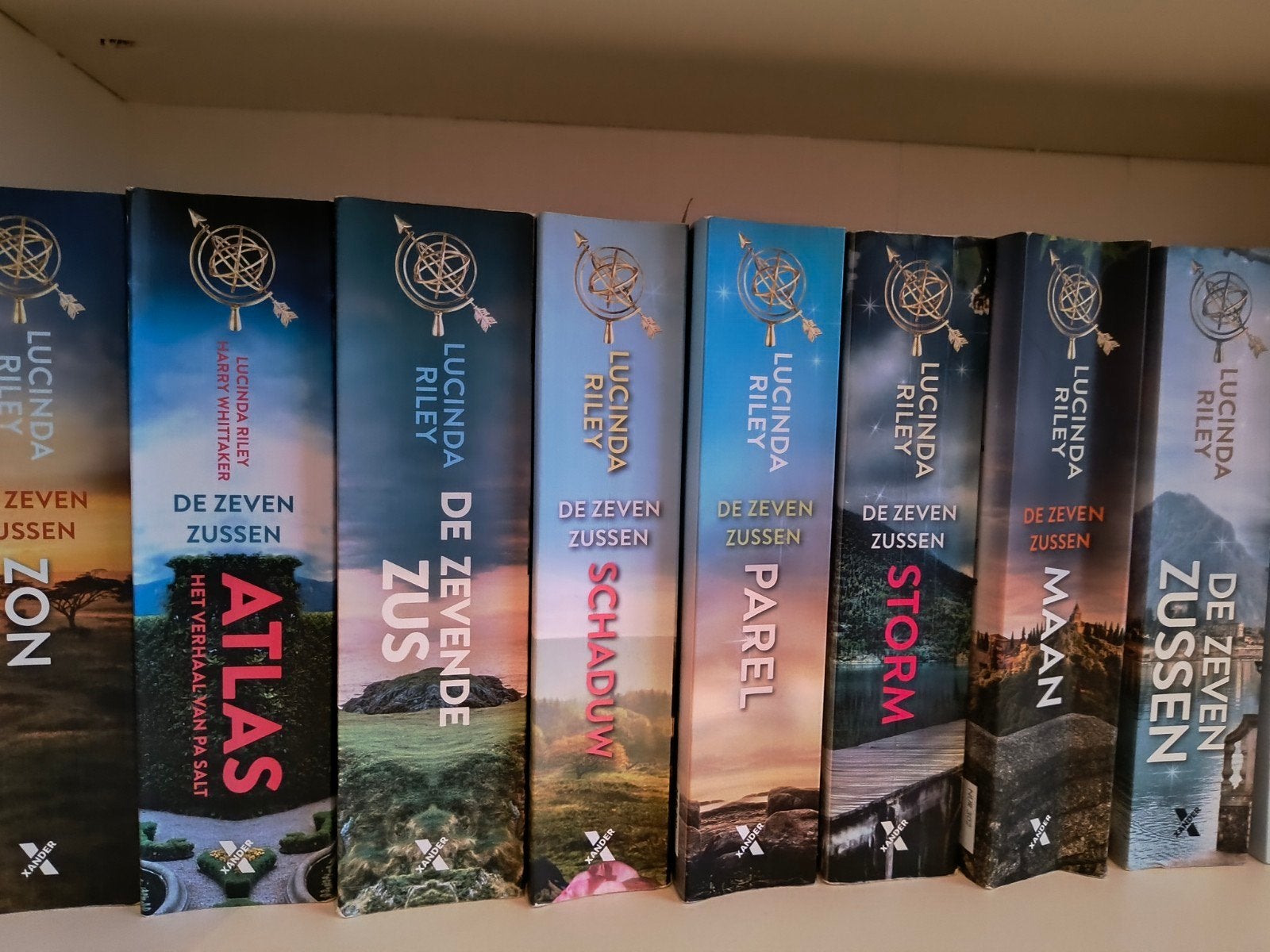 Complete serie De Zeven Zussen van Lucinda Riley, Boeken, Ophalen of Verzenden, Gelezen, Lucinda Riley, Harry Whittaker