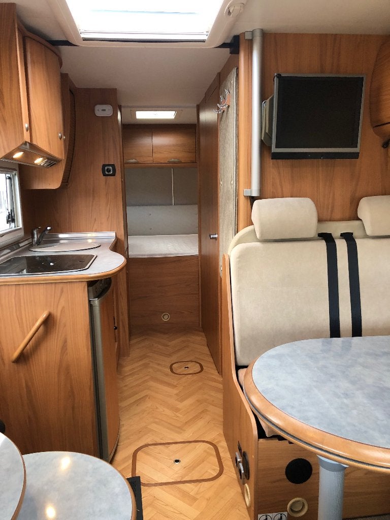 Foto 18 van AUTOMAAT Burstner i690 Elegance LAAG VASTBED 84.000km MOOI!!
