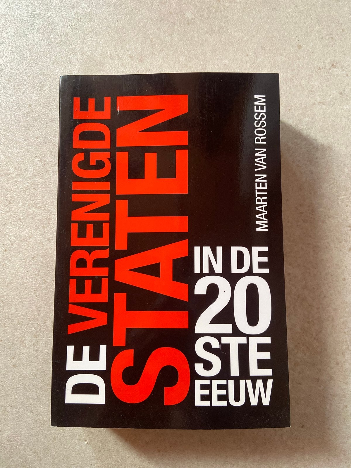 De Verenigde Staten in de 20ste eeuw - Maarten van Rossem, Ophalen of Verzenden, 20e eeuw of later, Zo goed als nieuw, Noord-Amerika