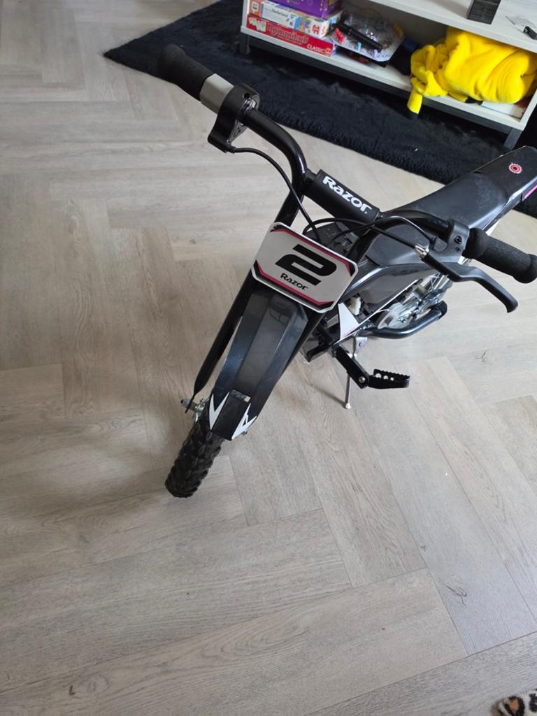 Razor Kindermotor Accu moey vervangen worden, rijdt 20km/u, Ophalen, Gebruikt