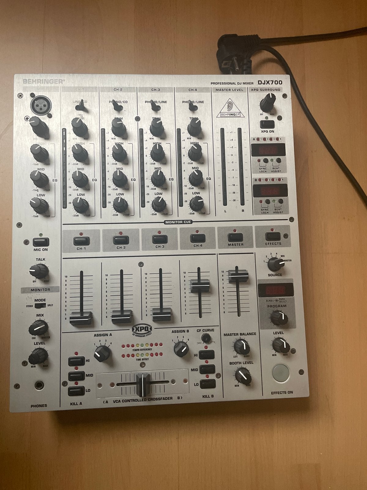 Behringer DJX700 Professionele DJ Mixer