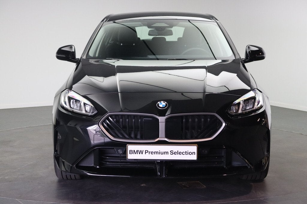 BMW 1 Serie 120 M Sport Automaat / Sportstoelen / Achteruitr, Gebruikt, 156 pk, Met garantie (alle), Parkeersensor