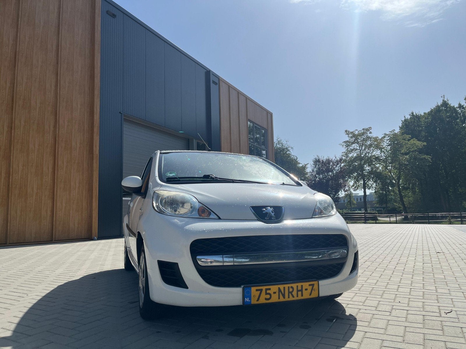 Peugeot 107 - Airco 5DR 2010 Wit, Auto's, Voorwielaandrijving, Euro 5, Stof, Zwart
