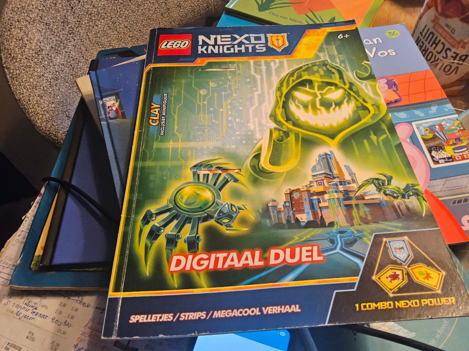 Lego Nexo Knights Digitaal Duel stripboek met spelletjes, Boeken, Eén stripboek, Ophalen of Verzenden, Zo goed als nieuw, Lego