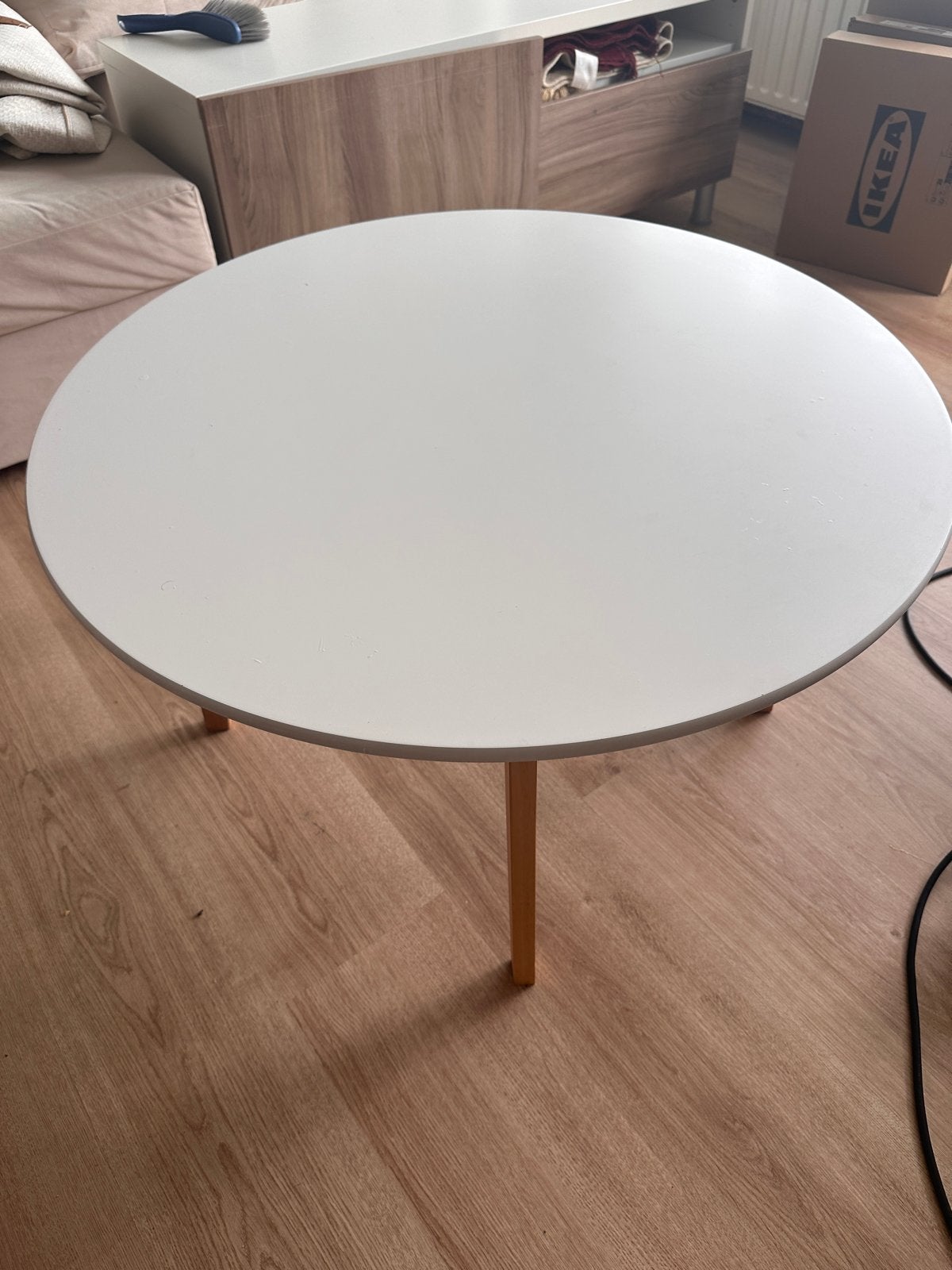 Nieuwe, schone kleine tafel, Huis en Inrichting, Ophalen, 50 – 75, Rond, Nieuw