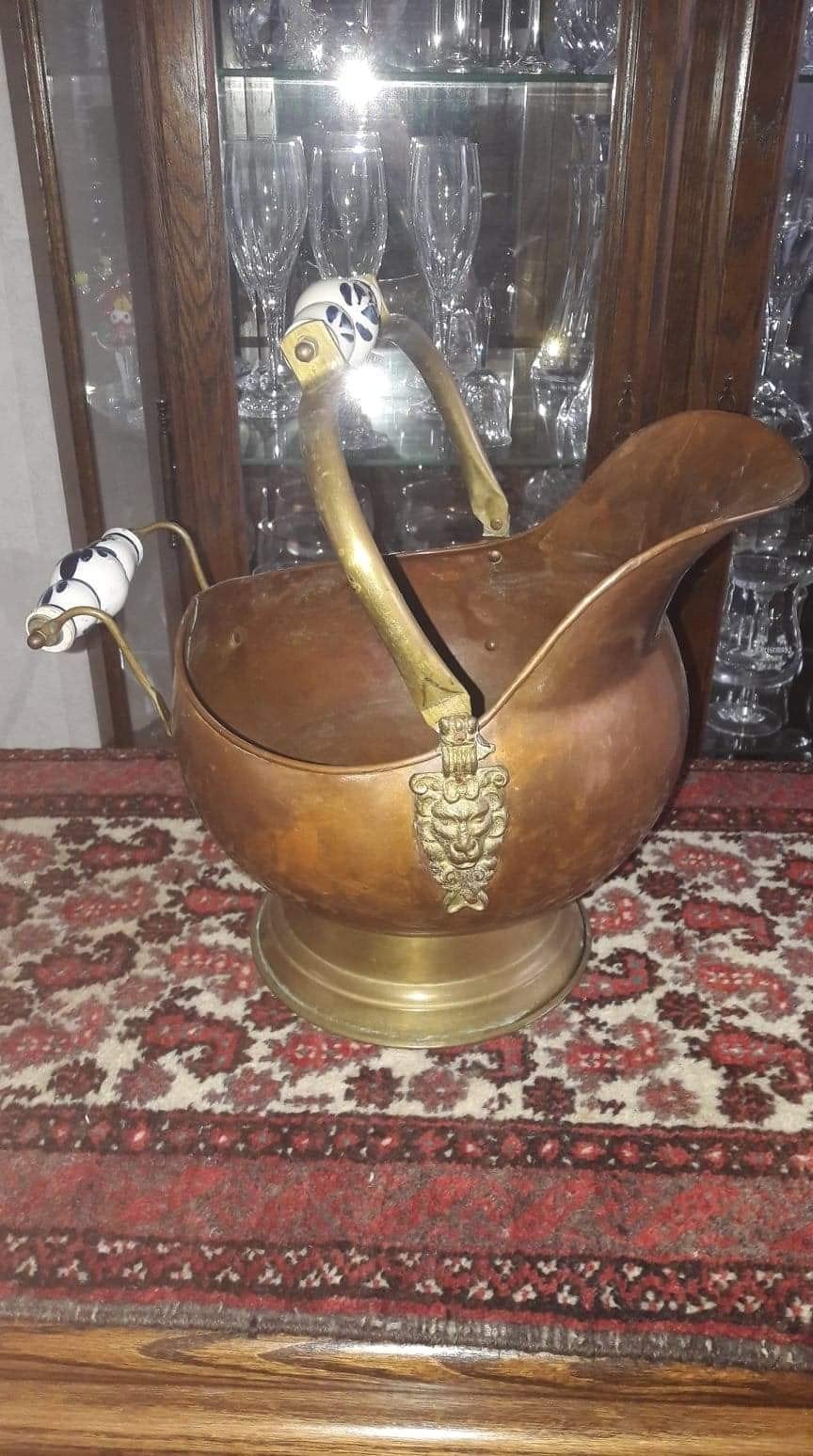 Antieke koperen kolenkit met porseleinen handvatten, Ophalen