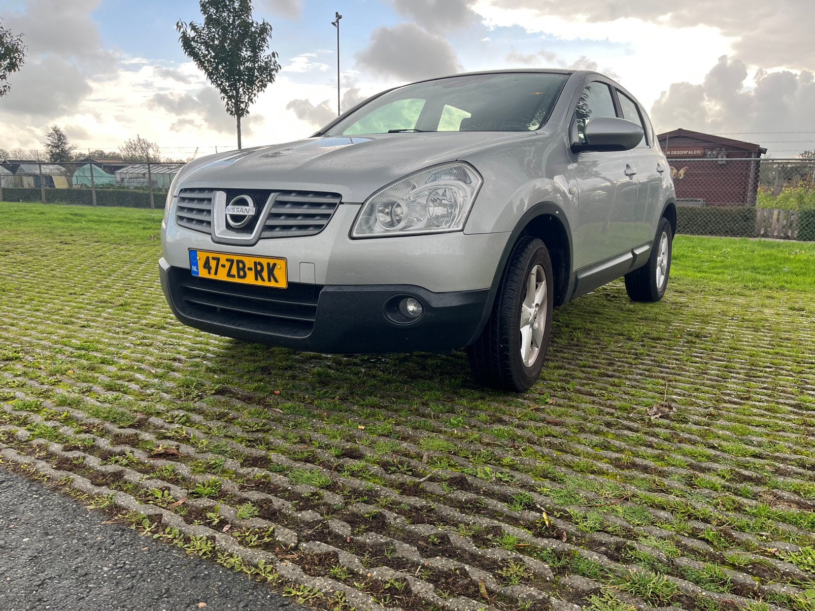 Nissan Qashqai 2.0 4WD 2008 Grijs, Bluetooth, Stof, Zwart, 4 cilinders