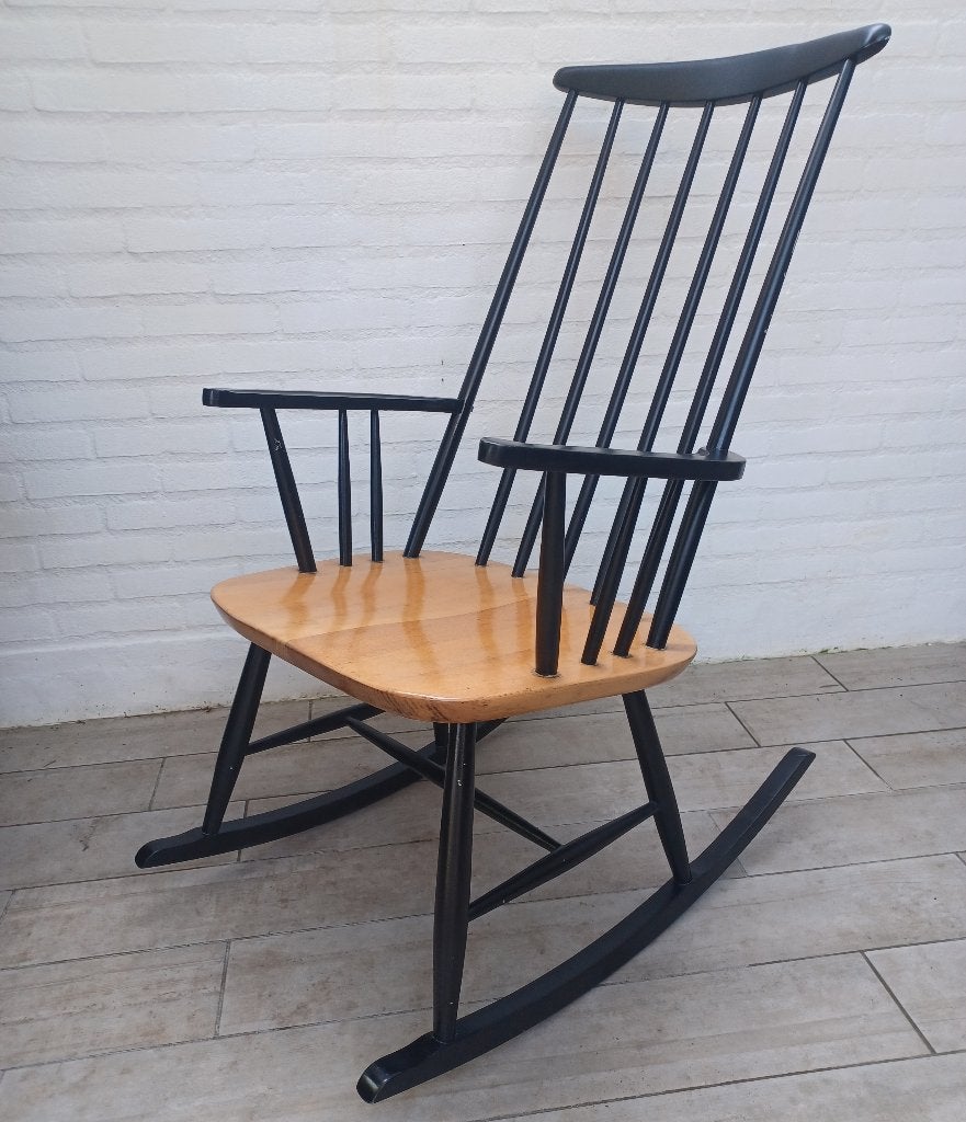 Vintage spijlen schommel stoel zwart -blank hout Tapiovaara, Huis en Inrichting, Ophalen, Gebruikt, Zwart, Eén