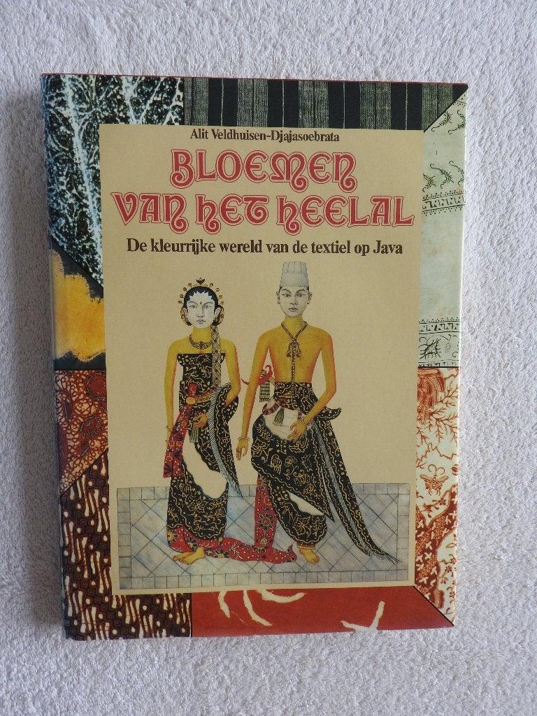 Bloemen van het heelal - Kleurrijke textiel op Java, Boeken, Ophalen of Verzenden, Zo goed als nieuw, Azië