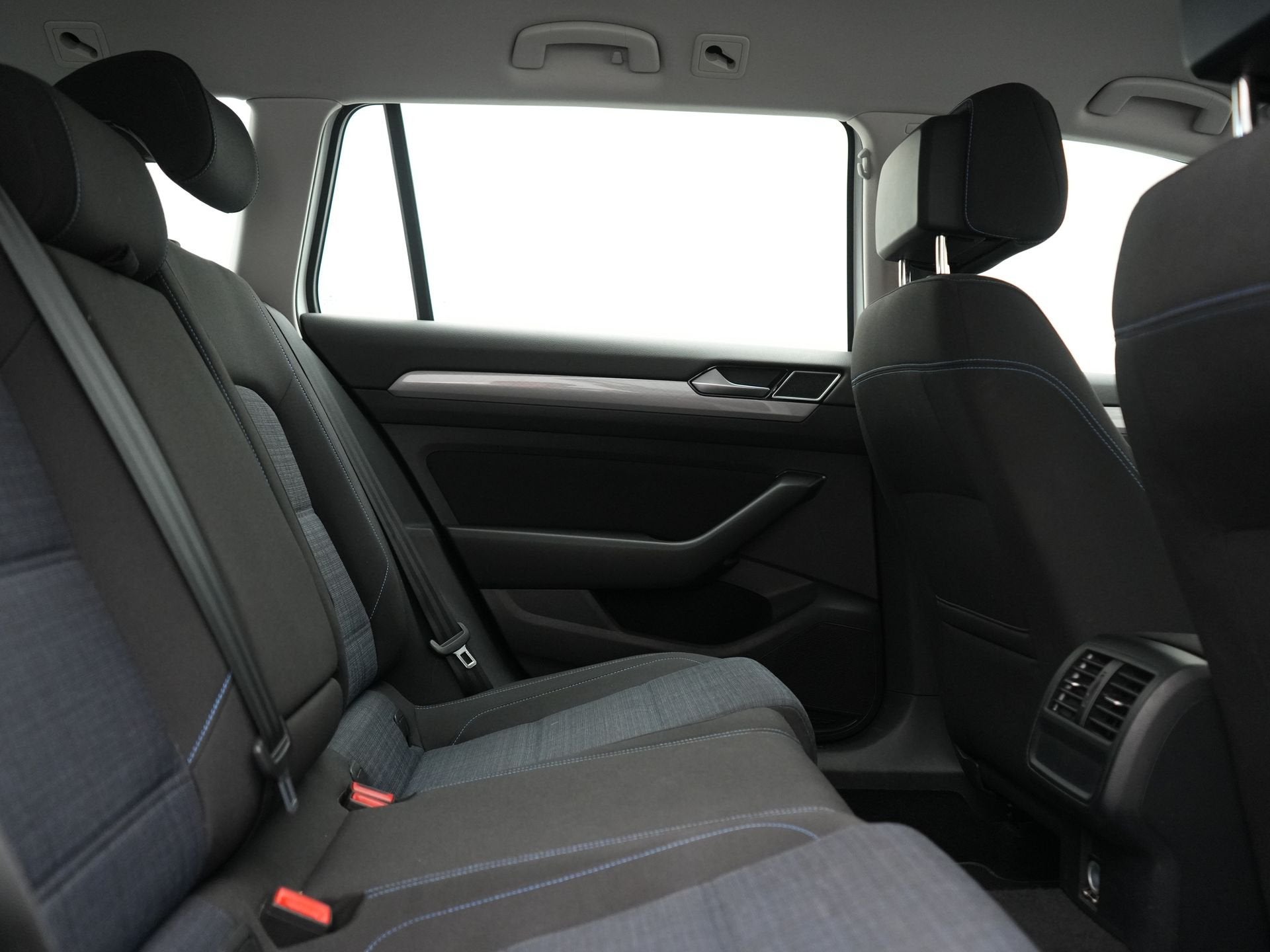Foto 6 van Volkswagen Passat Variant 1.4 TSI GTE Business PHEV 218pk De