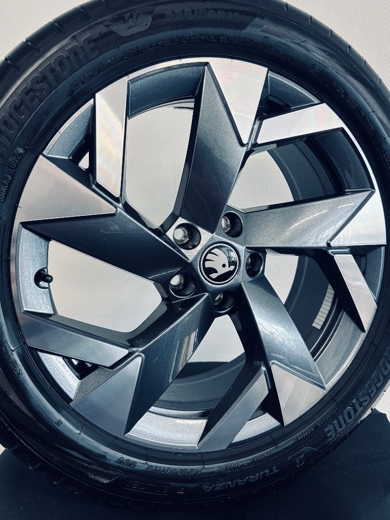 NIEUWE 19” Skoda Kodiaq velgen + NWE zomerbanden, Auto-onderdelen, Banden en Velgen, Banden en Velgen, Nieuw, 235 mm, Personenwagen