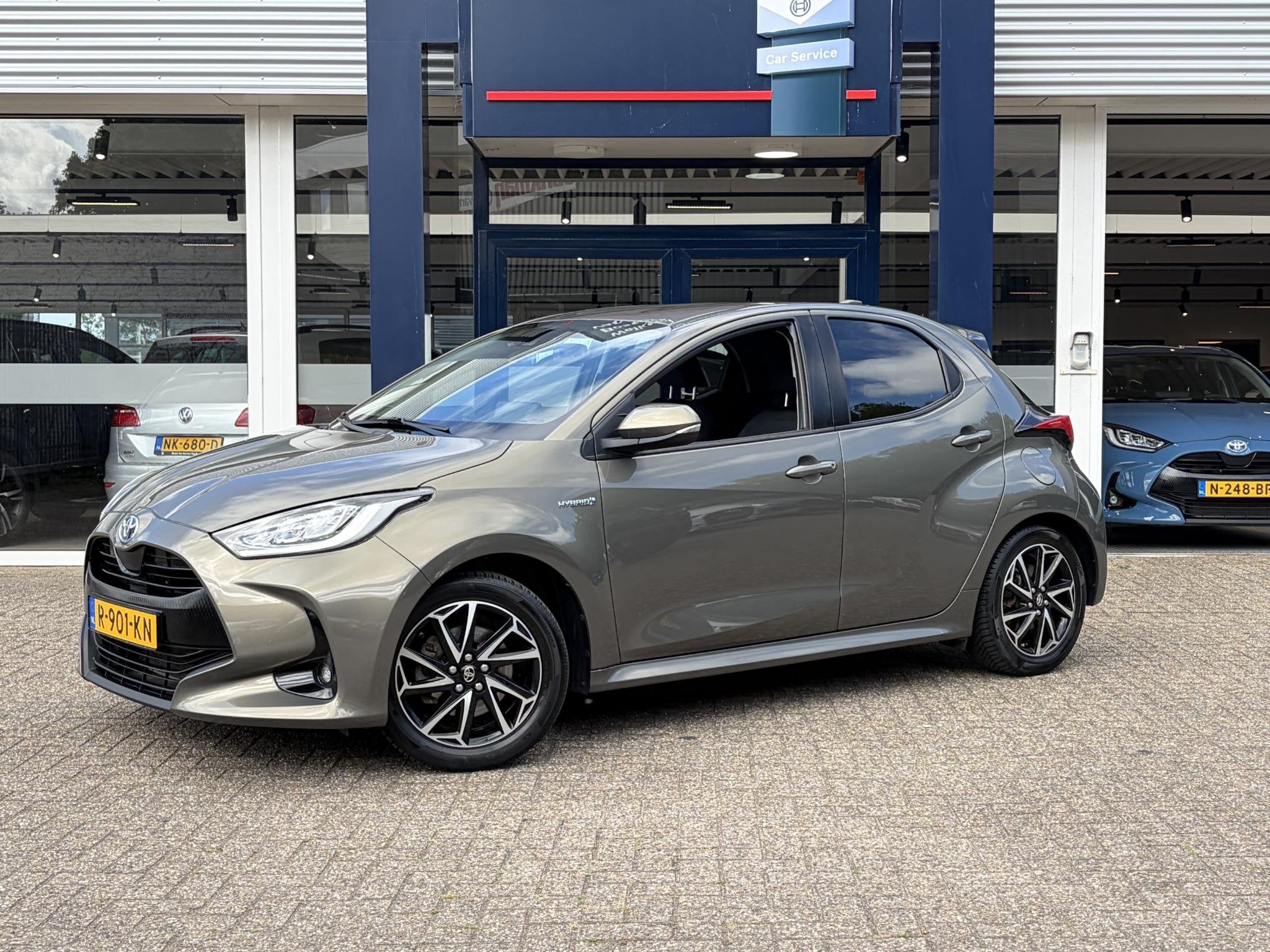 Toyota Yaris 1.5 Hybrid Dynamic / Automaat / NL-Auto / Stoel, Gebruikt, Euro 6, Bruin, 49 €/maand