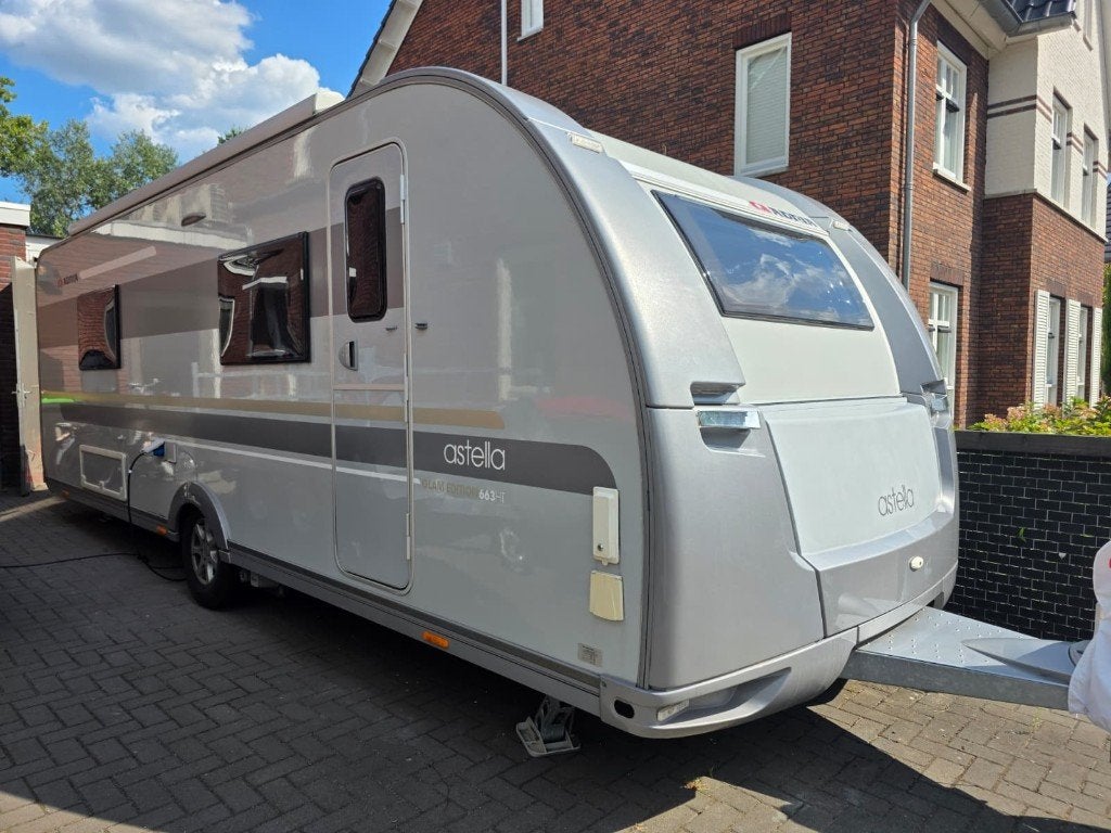 Adria Astella 663HT Alpina AIRCO E&P MOVER VAATWASS ENKELBED, Caravans en Kamperen, Standaardzit, Omvormbare zithoek, Particulier