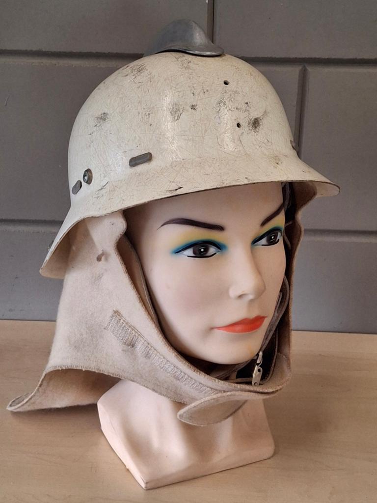 Brandweerhelm / brandweer outfit, Ophalen of Verzenden, Nederland, Embleem of Badge
