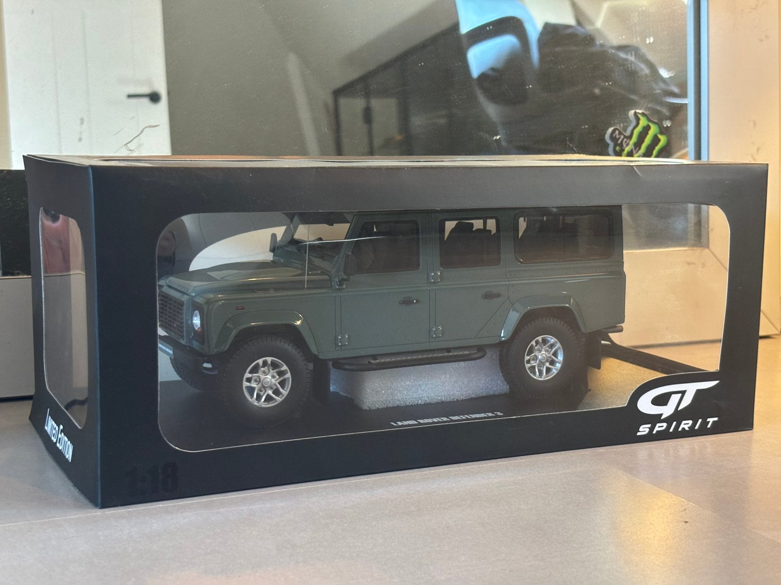 GT Spirit Land Rover Defender 1:18, Ophalen of Verzenden, Zo goed als nieuw, Auto, Overige merken