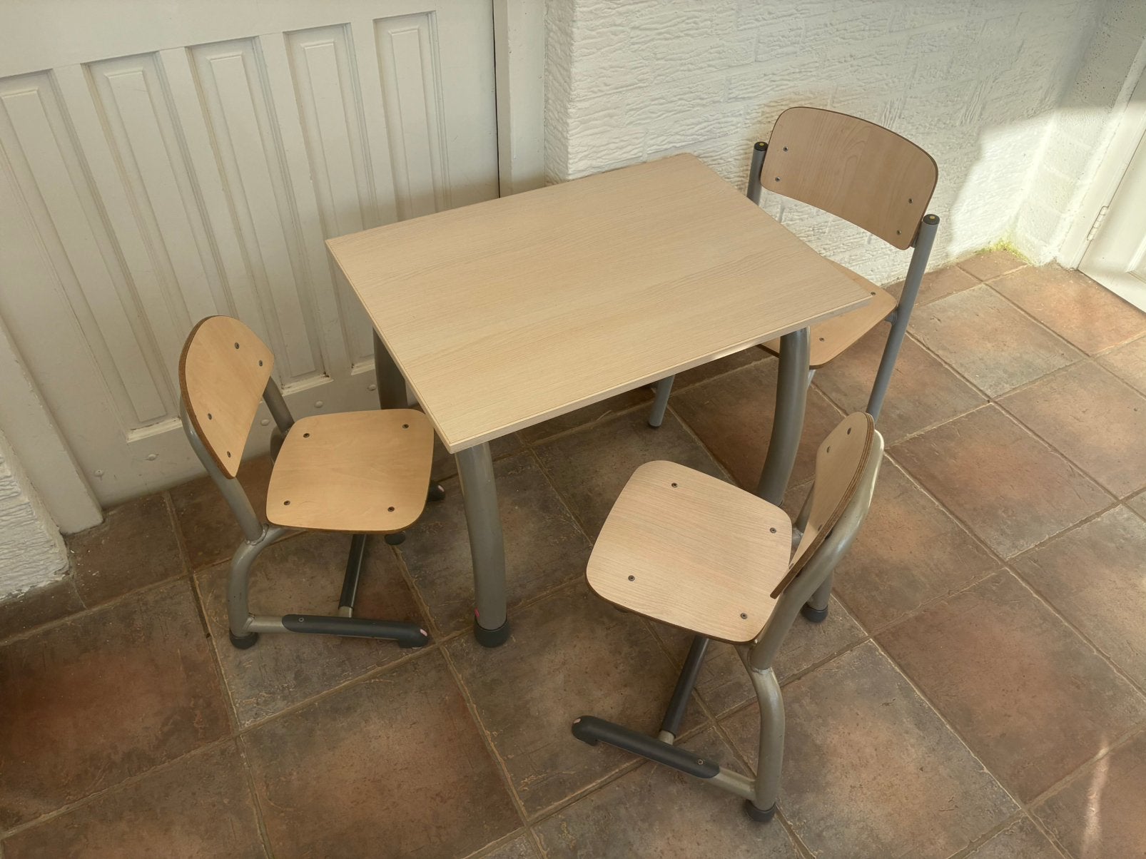 Degelijke kinderstoeltjes met tafel, Ophalen of Verzenden, Zo goed als nieuw, Stoel(en)