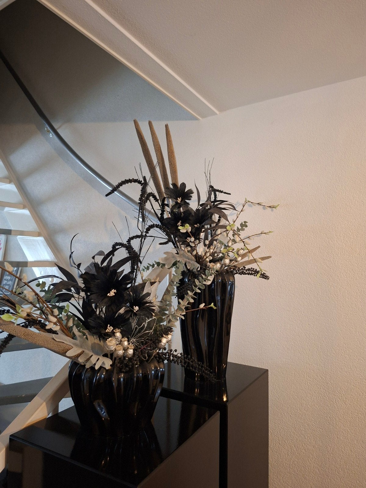 Decoratieve vazen met kunstbloemen en pilaren, Huis en Inrichting, Ophalen, Gebruikt