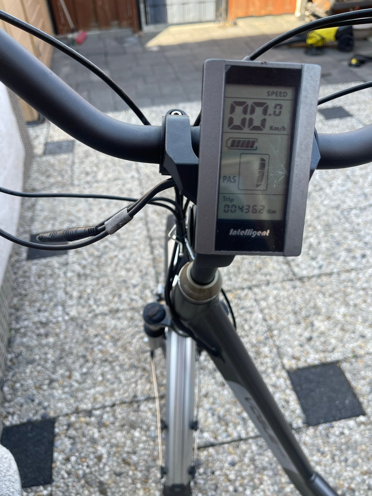 Vogue Infinity E-bike - Oplader defect, Ophalen, Zo goed als nieuw, 30 tot 50 km per accu, Overige merken
