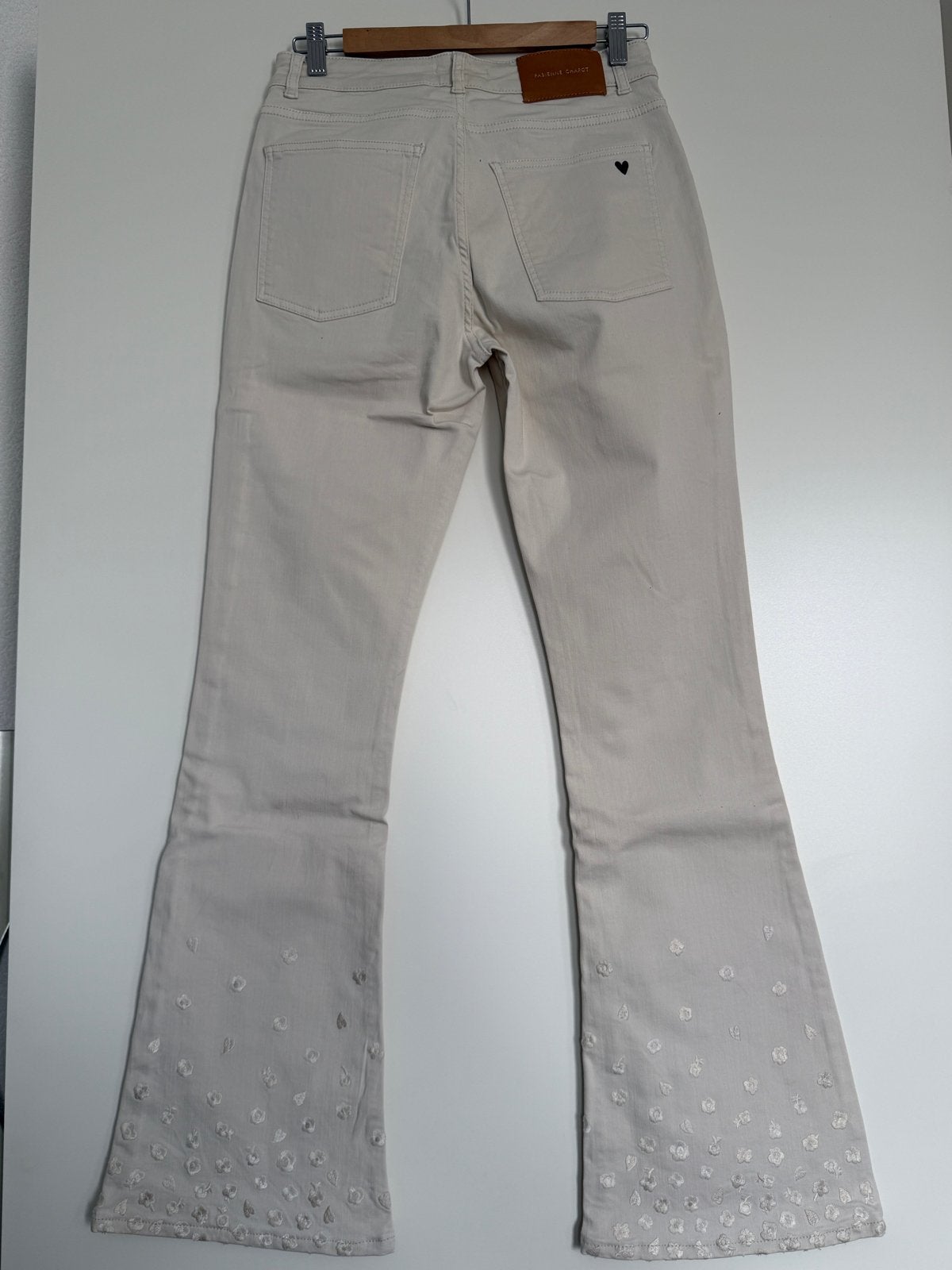 Fabienne Chapot flared jeans met borduursel - W30, Kleding | Dames, Ophalen of Verzenden, Zo goed als nieuw, Overige kleuren, W30 - W32 (confectie 38/40)