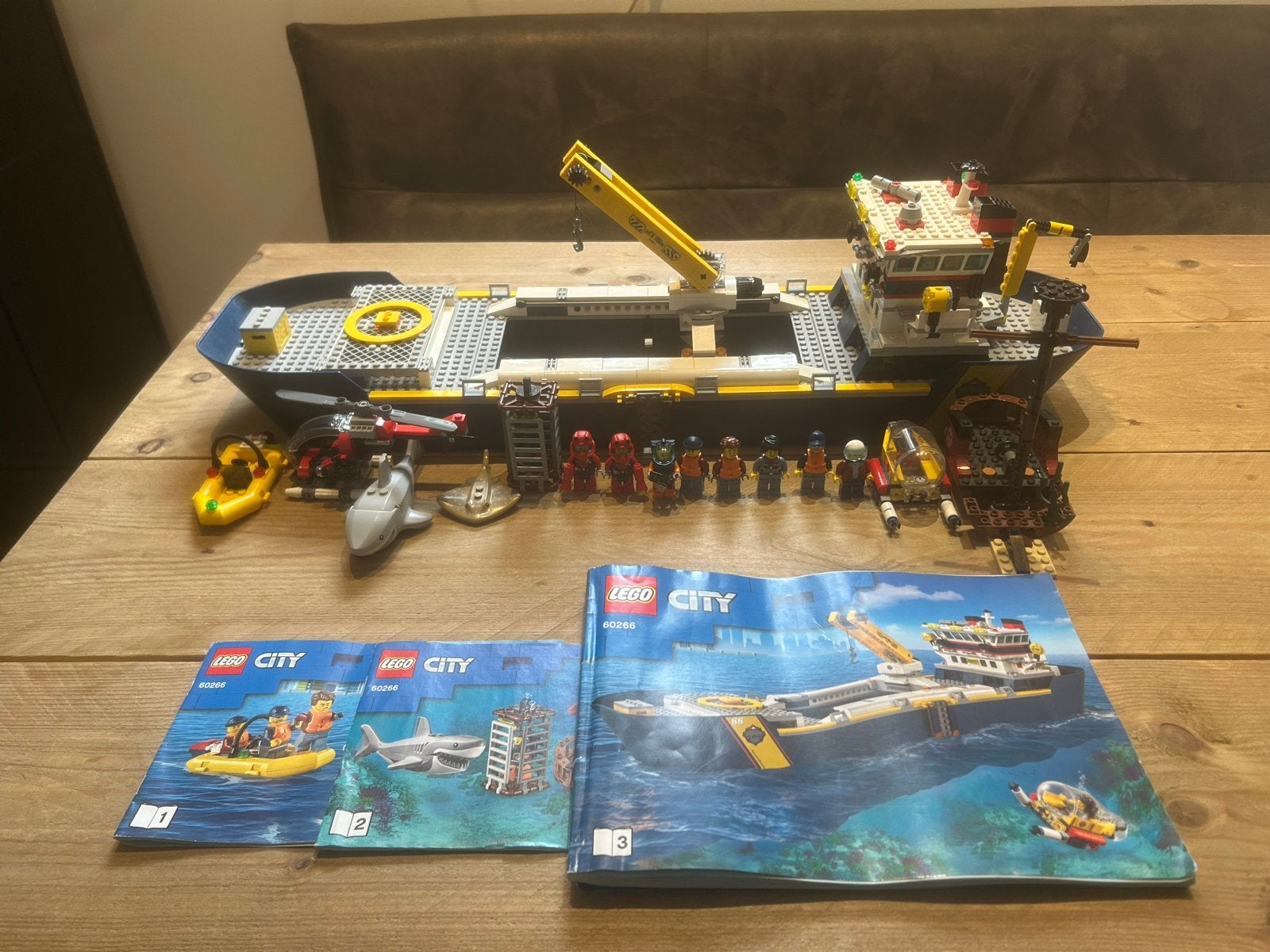 Foto 2 van Lego City Oceaan Onderzoeksschip 60266 - Zo goed als nieuw