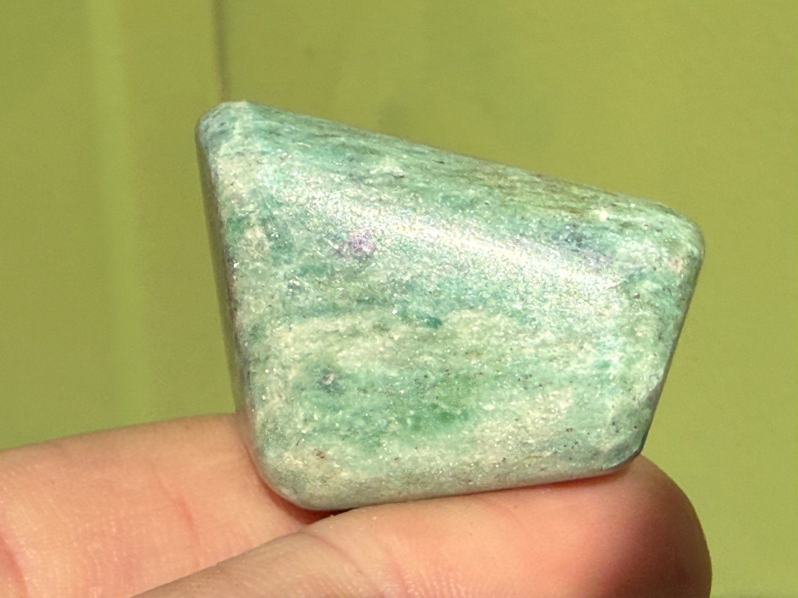 25 Fluorescerende Robijn in Fuchsiet edelsteen mineralen, Ophalen of Verzenden, Mineraal