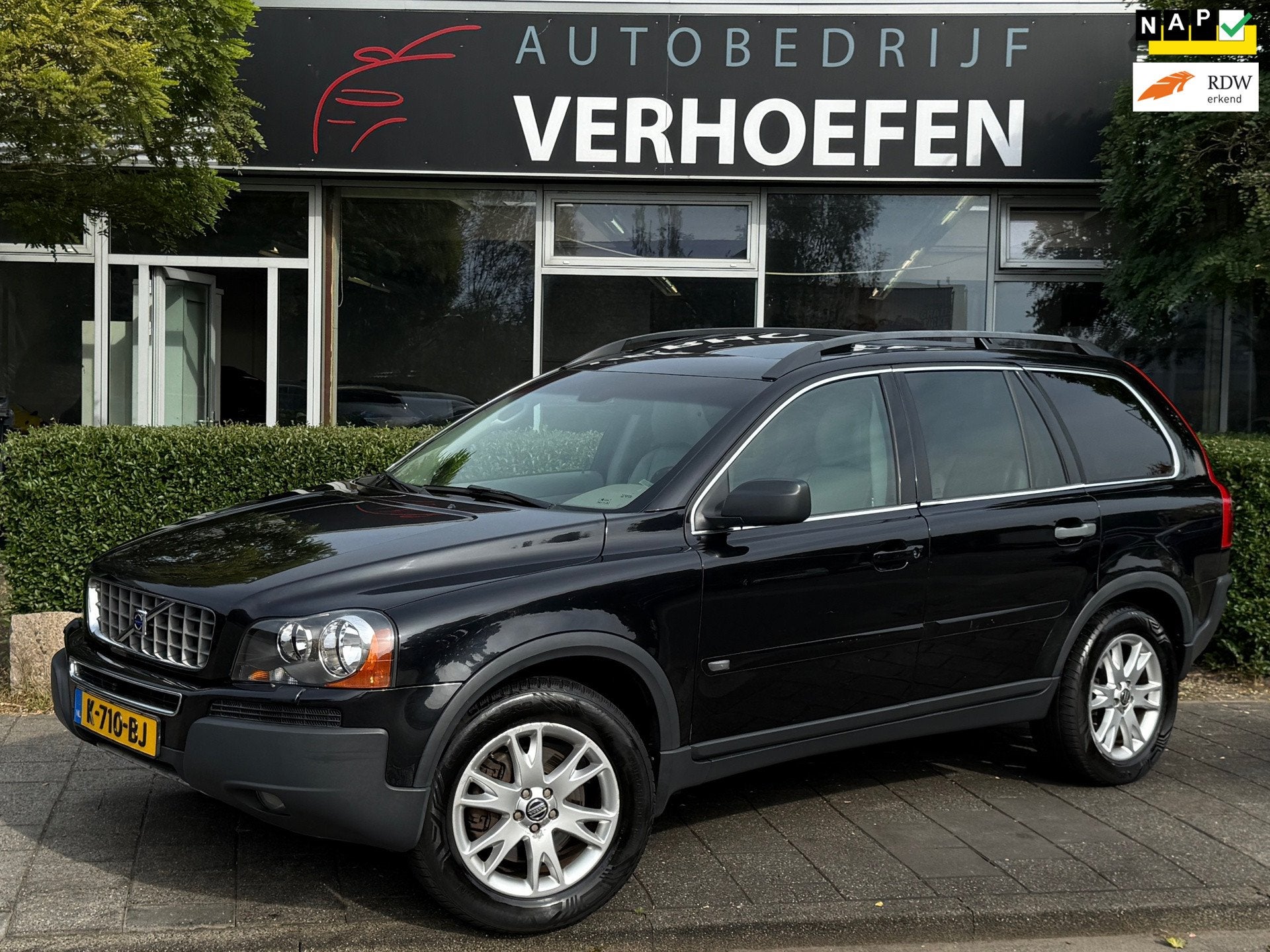 Volvo XC90 4.4 V8 Momentum 7P. - YOUNGTIMER - INCL BTW - AUT, Auto's, Dealer onderhouden, Gebruikt, 138 €/maand, Leder
