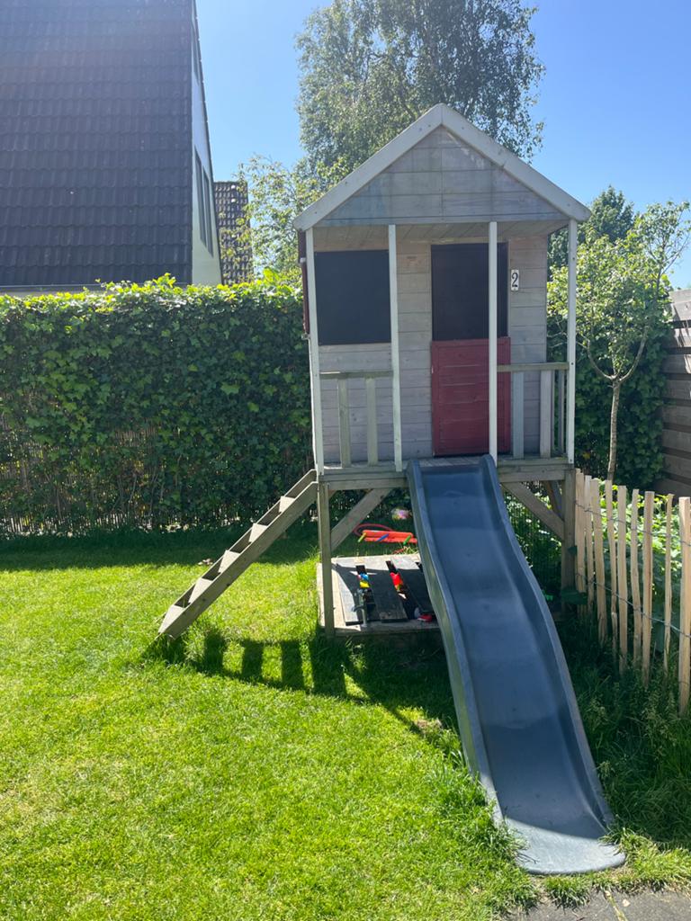Houten speelhuisje met glijbaan en zandbak, Ophalen, Gebruikt, Hout
